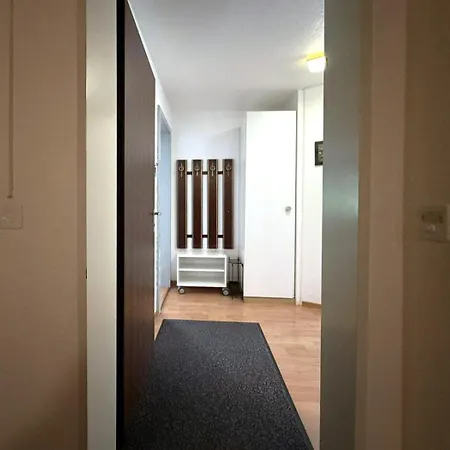 Royal 32, Untere Maressenstrasse 12