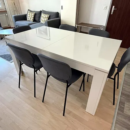 Royal 32, Untere Maressenstrasse 12 Apartman *