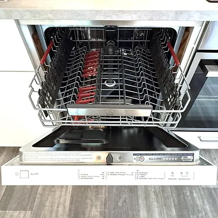 Royal 32, Untere Maressenstrasse 12 *